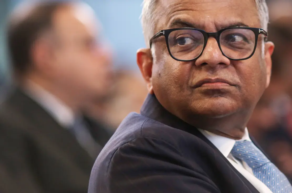 A Crise da Tata: Como o Império Indiano Encarou 24 Horas de Tensão 6 Descubra os bastidores das 24 horas que abalaram o Grupo Tata, o maior conglomerado da Índia, em uma disputa de poder que impactou o mercado global.