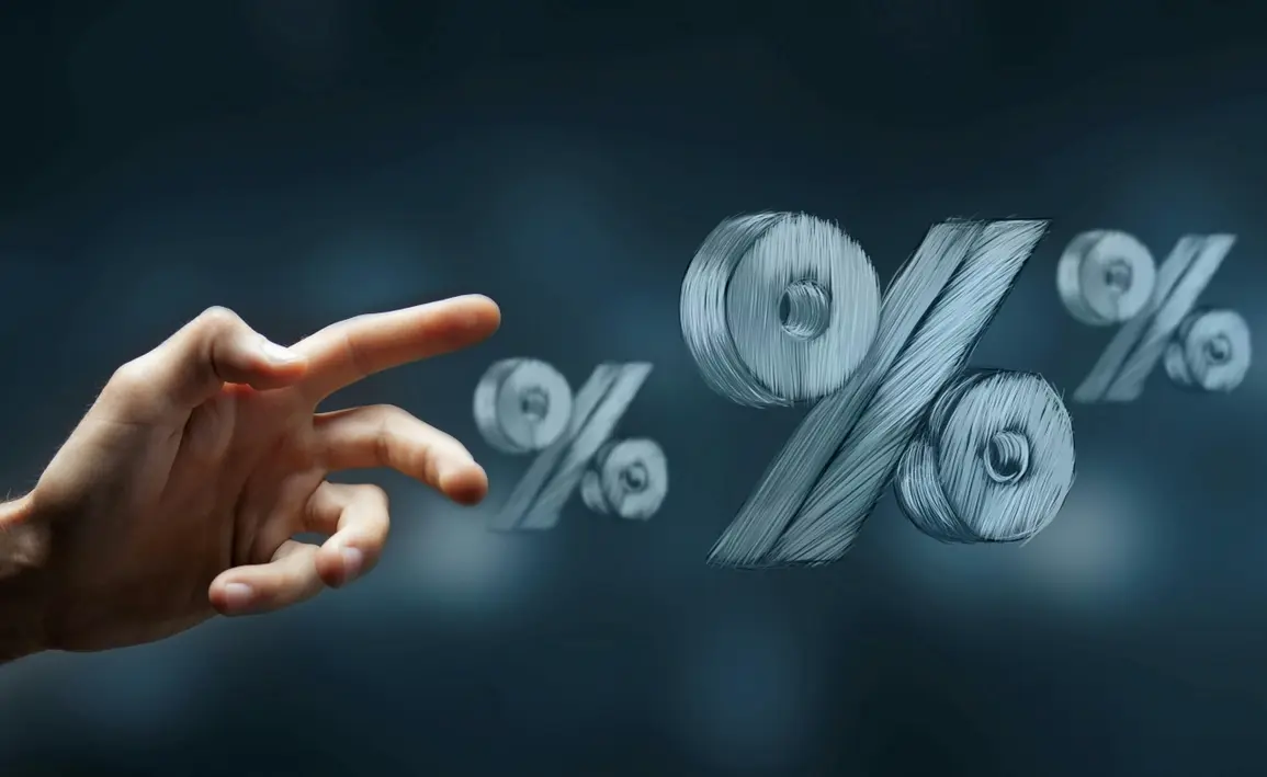 Descubra se o consórcio é a estratégia financeira ideal diante da alta taxa de juros. Analisamos os prós e contras para o seu bolso.