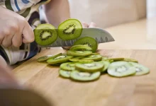 Descubra 7 opções de frutas seguras para incluir na dieta de quem tem diabetes e mantenha o controle glicêmico com saúde. Confira as recomendações aqui.
