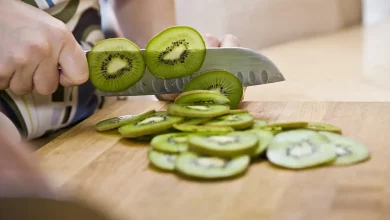 Descubra 7 opções de frutas seguras para incluir na dieta de quem tem diabetes e mantenha o controle glicêmico com saúde. Confira as recomendações aqui.