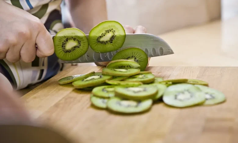 Descubra 7 opções de frutas seguras para incluir na dieta de quem tem diabetes e mantenha o controle glicêmico com saúde. Confira as recomendações aqui.