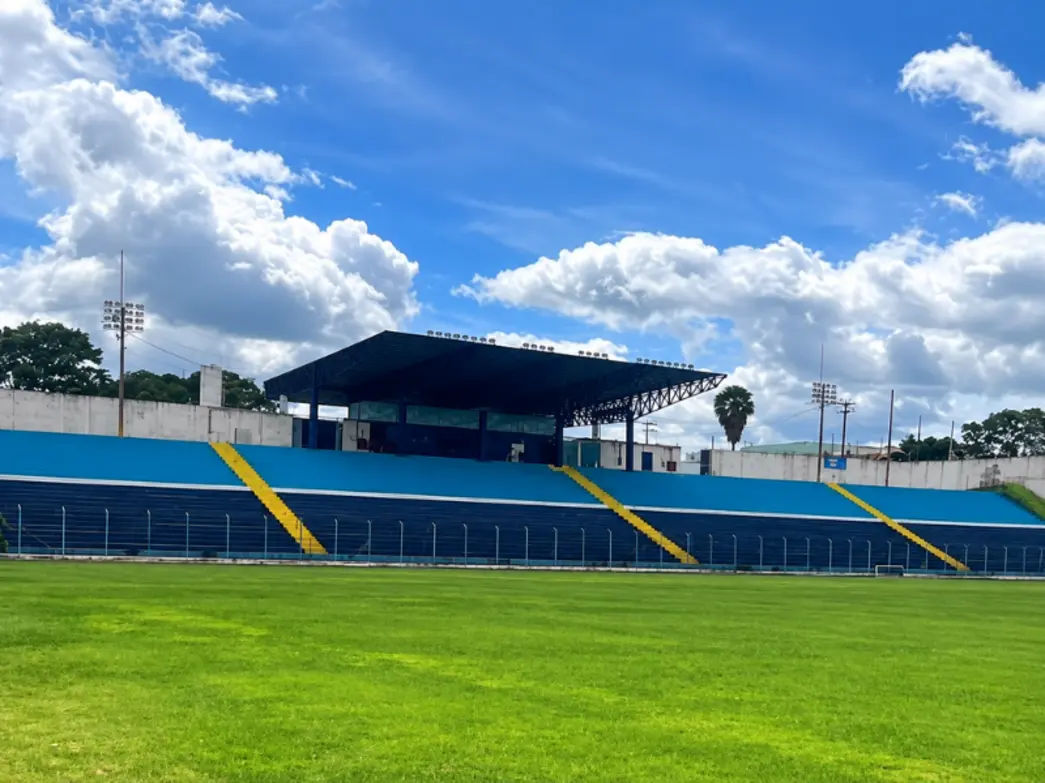 Paraguaçu Paulista busca vaga na final do Estadual de Base 6 A seleção de Paraguaçu Paulista entra em campo nesta terça e quarta para disputar as semifinais do Estadual de Futebol de Base. Confira os detalhes!