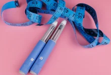 A Anvisa autorizou a produção de genéricos da liraglutida no Brasil, prometendo facilitar o acesso ao tratamento de obesidade e diabetes tipo 2.