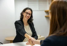 Domine as novas tecnologias e aprenda a usar prompts de IA para se preparar para entrevistas de emprego e garantir sua vaga no mercado de trabalho.