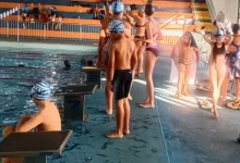 A equipe de natação de Paraguaçu Paulista conquistou 17 medalhas no Pró-Natação Regional de Marília, mostrando a força dos atletas locais.