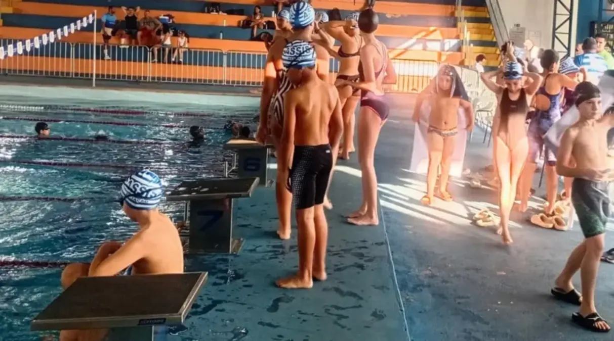Natação de Paraguaçu Paulista brilha com 17 medalhas em Marília 6 A equipe de natação de Paraguaçu Paulista conquistou 17 medalhas no Pró-Natação Regional de Marília, mostrando a força dos atletas locais.