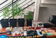 Durante atendimento a uma ocorrência de violência doméstica em Assis, policiais militares localizaram um carregamento de 26kg de entorpecentes no imóvel.