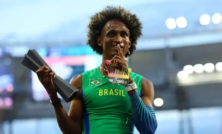 Alison dos Santos conquista o título de campeão do Ultimate 2026. Confira os detalhes desta vitória histórica do atleta brasileiro nas pistas internacionais.