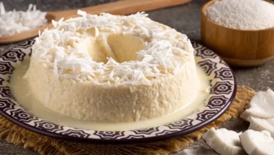 Aprenda a fazer um delicioso bolo de tapioca que não vai ao forno. Uma receita rápida, cremosa e refrescante para qualquer ocasião. Confira o passo a passo!