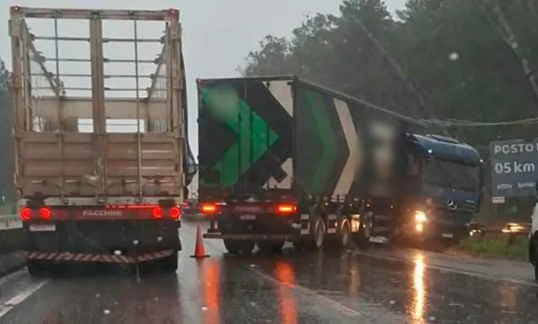 Um caminhão derrapou na Rodovia Raposo Tavares, entre Assis e Palmital, causando lentidão e transtornos no tráfego. Confira os detalhes do ocorrido.