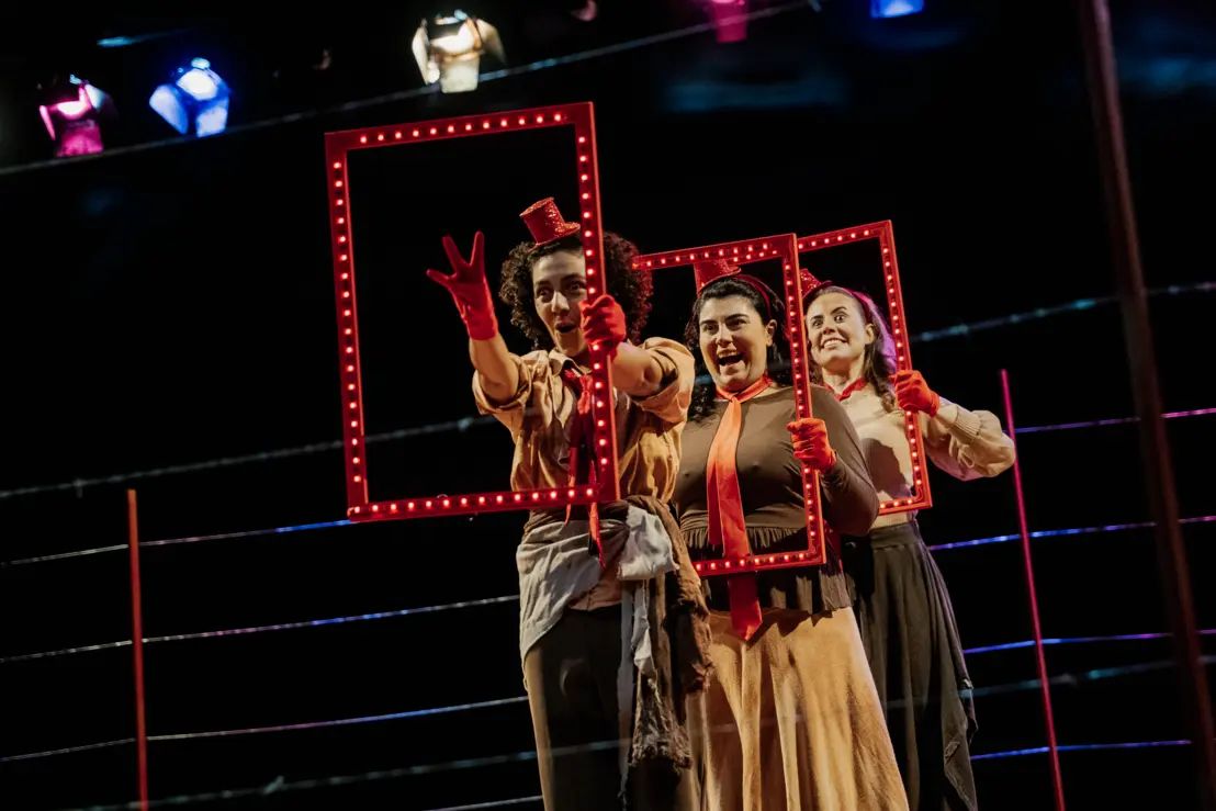 Confira a programação de teatro gratuito nas mostras regionais em Tupã e Paraguaçu Paulista. Cultura e arte acessíveis para toda a comunidade!