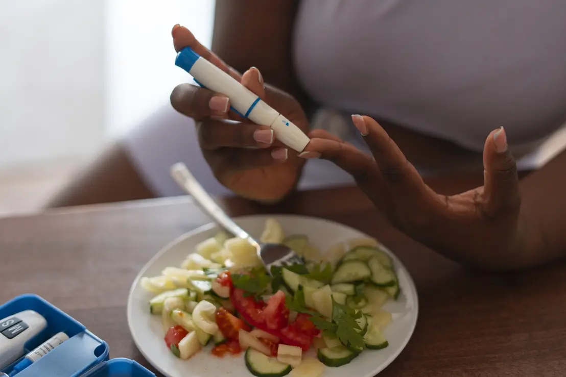 Nova Insulina Semanal é Aprovada nos EUA: Revolução no Diabetes 6 A FDA aprovou a insulina icodec para diabetes tipo 2, permitindo aplicações semanais em vez de diárias. Confira os impactos desta inovação na saúde.