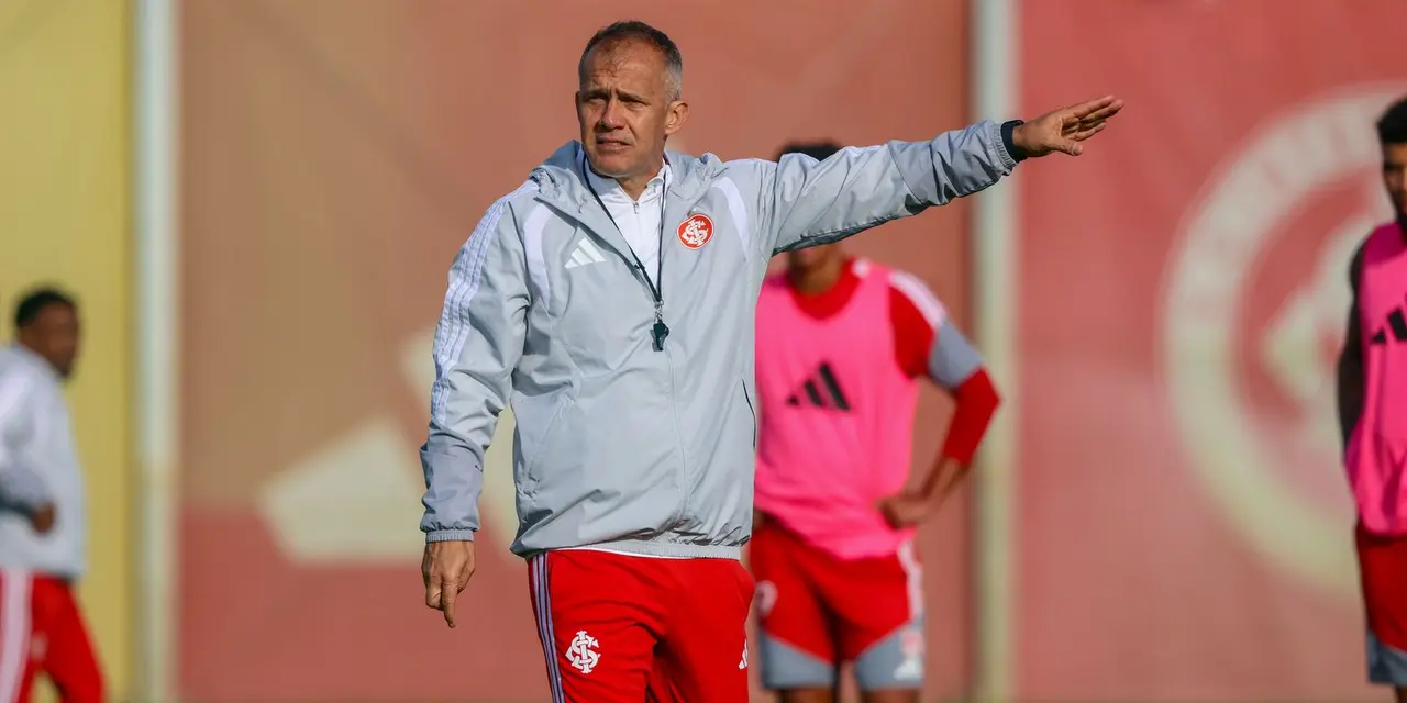 Internacional oficializa a contratação do técnico Eduardo Baptista até o fim da temporada para reagir nas competições. Confira os detalhes.
