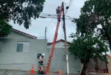 Energisa antecipa plano emergencial e reforça equipes operacionais para tempestades no fim de semana na região. Veja orientações e canais de contato.