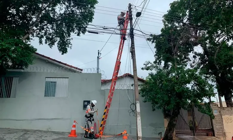 Energisa antecipa plano emergencial e reforça equipes operacionais para tempestades no fim de semana na região. Veja orientações e canais de contato.