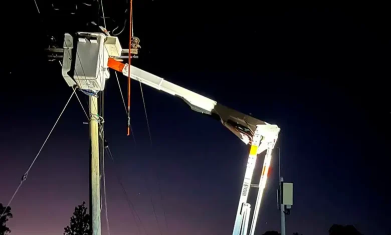 Equipes realizam manutenção preventiva na rede elétrica de Maracaí para garantir estabilidade no fornecimento de energia. Confira os detalhes.
