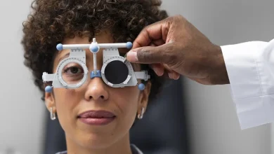 Entenda a importância de realizar o exame de vista anualmente após completar 40 anos para prevenir doenças oculares e garantir a saúde da sua visão.