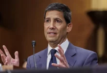 O Federal Reserve decidiu elevar a taxa de juros americana pela primeira vez desde 2023. Confira os desdobramentos dessa decisão para o cenário econômico.