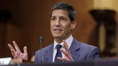 O Federal Reserve decidiu elevar a taxa de juros americana pela primeira vez desde 2023. Confira os desdobramentos dessa decisão para o cenário econômico.