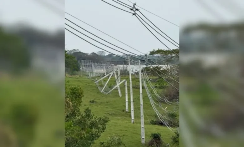 Uma forte ventania atingiu Presidente Prudente, derrubando árvores e postes, o que causou interrupção no fornecimento de energia elétrica na região.