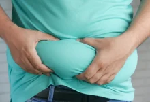 Entenda como a combinação de gordura abdominal e baixa força muscular impacta a longevidade e por que a saúde metabólica exige atenção redobrada.
