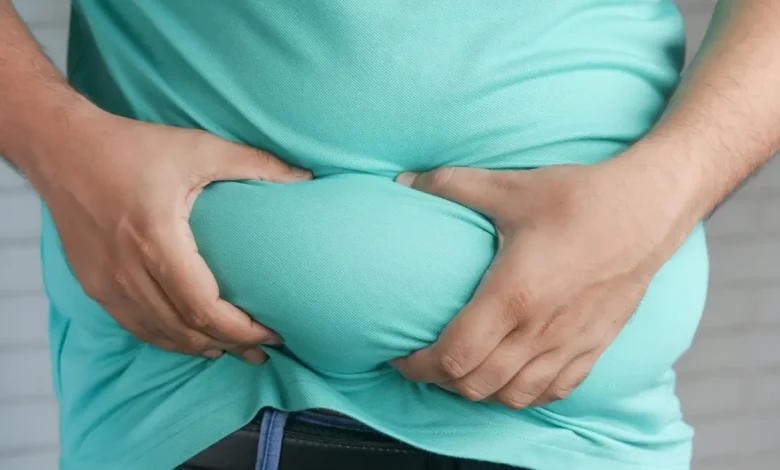 Entenda como a combinação de gordura abdominal e baixa força muscular impacta a longevidade e por que a saúde metabólica exige atenção redobrada.
