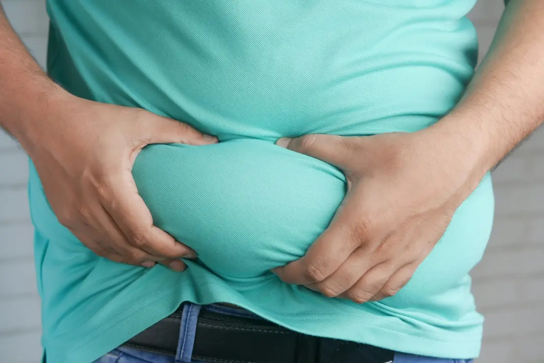 Gordura abdominal e baixa força muscular elevam risco de morte 6 Entenda como a combinação de gordura abdominal e baixa força muscular impacta a longevidade e por que a saúde metabólica exige atenção redobrada.