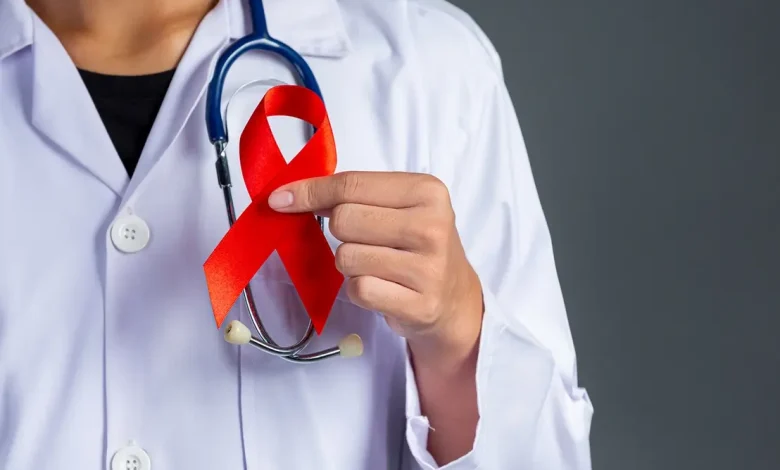 Um levantamento alarmante revela que a maioria dos adolescentes brasileiros nunca realizou o teste de HIV, acendendo um alerta sobre a saúde pública.