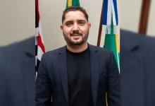 Em sessão histórica de 11 horas, a Câmara de Ourinhos cassou o mandato do prefeito Guilherme Gonçalves. Saiba tudo sobre a votação e os próximos passos.