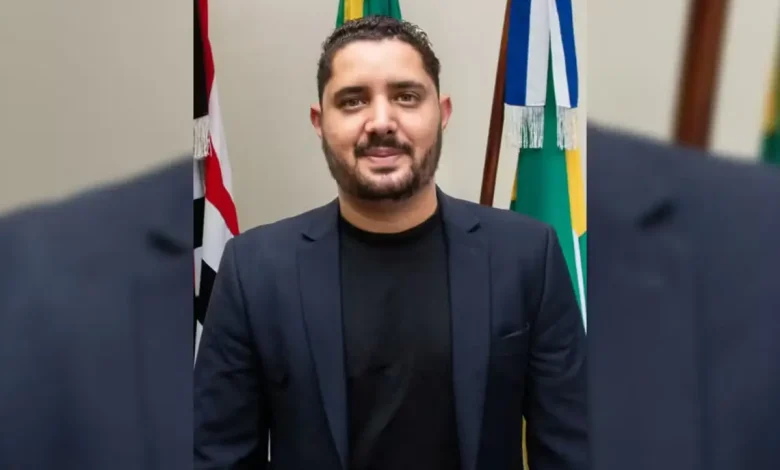 Em sessão histórica de 11 horas, a Câmara de Ourinhos cassou o mandato do prefeito Guilherme Gonçalves. Saiba tudo sobre a votação e os próximos passos.