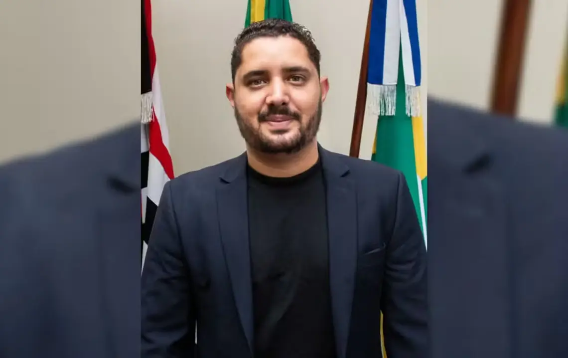 Câmara de Ourinhos cassa prefeito Guilherme Gonçalves após 11h 6 Em sessão histórica de 11 horas, a Câmara de Ourinhos cassou o mandato do prefeito Guilherme Gonçalves. Saiba tudo sobre a votação e os próximos passos.