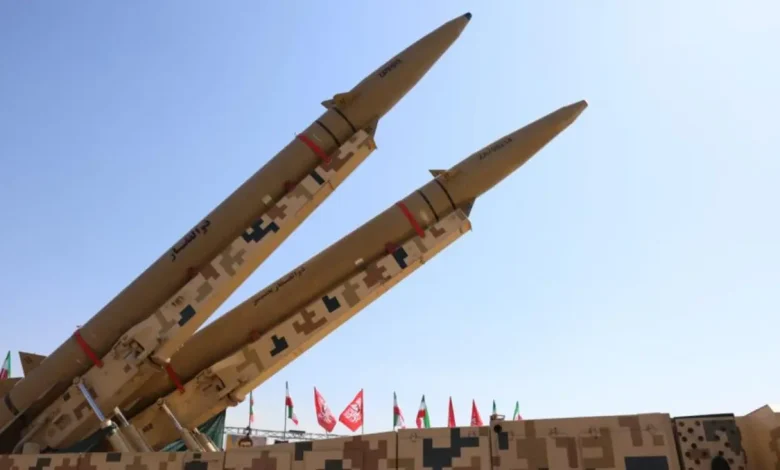 Especialistas alertam para o crescente risco de uma guerra em grande escala. Entenda os fatores geopolíticos que desafiam a estabilidade internacional.