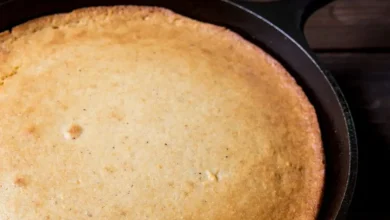Aprenda a fazer um pão de frigideira sem trigo rápido e delicioso. Uma opção saudável e prática para o seu café da manhã ou lanche da tarde.