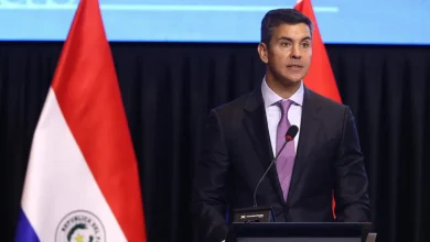 Presidente do Paraguai convida empresários brasileiros a investir 5 O presidente do Paraguai aposta em vantagens competitivas e estabilidade econômica para atrair novos investimentos de empresários brasileiros no país.