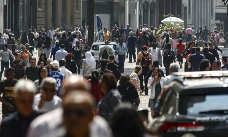 O Brasil enfrenta uma fase de esfriamento econômico com a desaceleração do PIB no segundo trimestre de 2026. Entenda os impactos dessa mudança na economia.