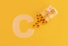 Estudos recentes revelam como a vitamina C pode auxiliar no combate a alterações pré-cancerígenas no sangue. Entenda os benefícios e as recomendações médicas.