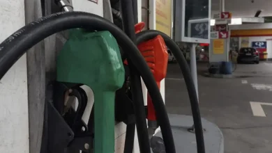 Governo Federal estende a desoneração do diesel para evitar alta de preços e proteger a economia. Entenda o impacto no transporte e no custo de vida.