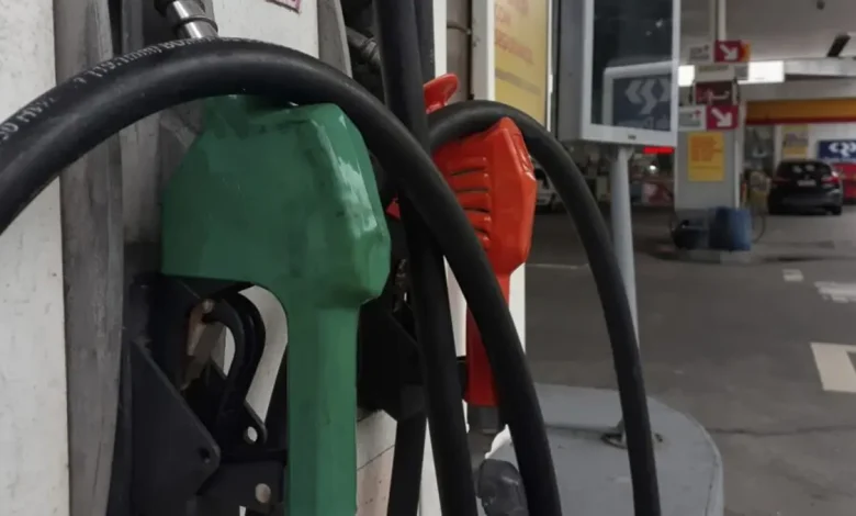 Governo Federal estende a desoneração do diesel para evitar alta de preços e proteger a economia. Entenda o impacto no transporte e no custo de vida.
