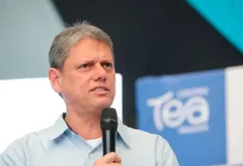 O governador Tarcísio de Freitas visita Assis nesta quinta-feira (24) para compromissos de campanha. Confira os detalhes da agenda na região.