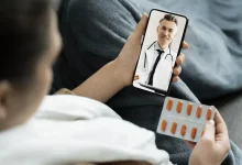 A AGU notificou o YouTube para remover vídeos de falsos médicos criados por IA que prometem curas milagrosas e enganam a população brasileira. Confira.