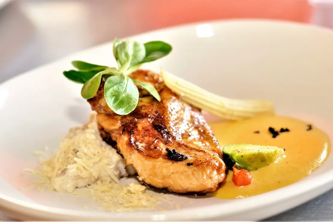 Aprenda a preparar tilápia na air fryer para o almoço. Uma receita rápida, leve e cheia de sabor para o seu dia a dia. Confira o passo a passo!