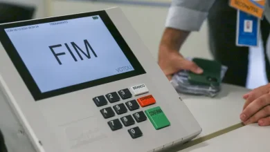 Zanin Prorroga Votação em Todo o País Até as 19h 2 Ministro Cristiano Zanin determina a prorrogação da votação em todo o Brasil até as 19h após pedidos de campanhas sobre falhas e chuvas.