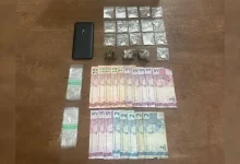 Dois adolescentes foram apreendidos pela Polícia Militar com porções de cocaína e maconha durante patrulhamento na Avenida Presidente Getúlio Vargas.