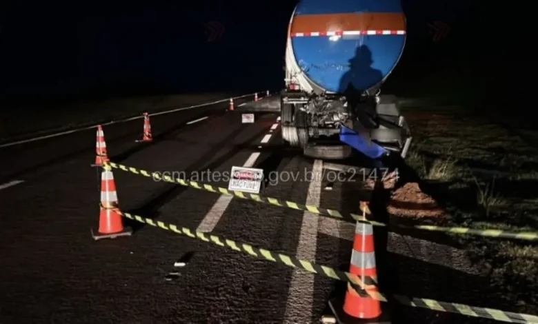 Colisão entre carretas provoca derramamento de álcool na Rodovia Raposo Tavares em Paraguaçu Paulista. Trânsito e segurança em alerta. Confira!