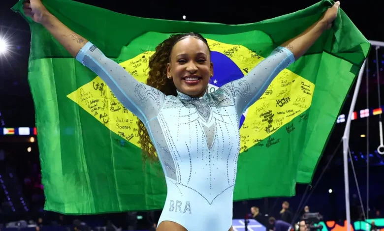 Rebeca Andrade faz história na Holanda e conquista o tricampeonato mundial de ginástica artística. Confira os detalhes desta vitória emocionante.