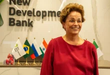 Ex-presidente Dilma Rousseff enfrentou manifestações, gritos de corrupção e vaias durante o seu comparecimento às urnas em Belo Horizonte.