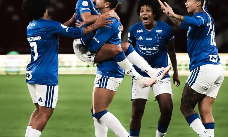 Cruzeiro supera os desafios da altitude e estreia com vitória importante na Copa Libertadores Feminina de 2026. Confira todos os detalhes.