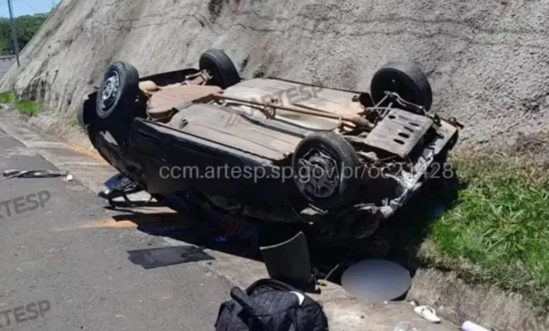 Grave acidente na Rodovia SP-333 resulta na morte de uma passageira após ser arremessada de veículo durante capotamento. Saiba mais detalhes.