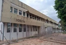 A Justiça de Assis condenou um jovem de 20 anos a 12 anos de reclusão em regime fechado por estupro de adolescente e produção de cenas explícitas.