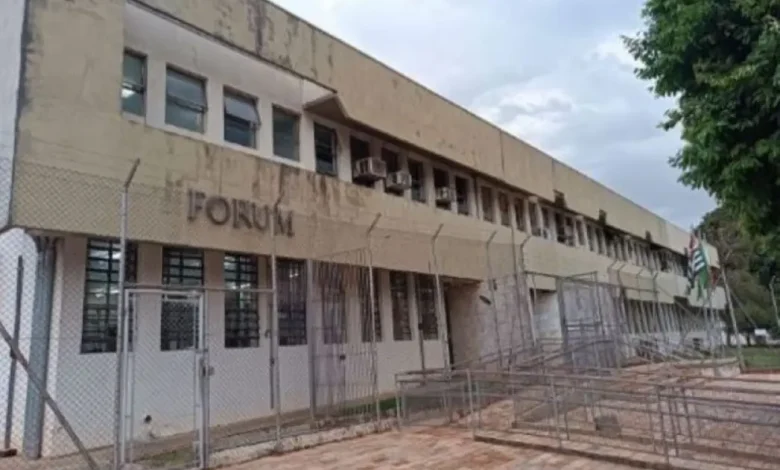 A Justiça de Assis condenou um jovem de 20 anos a 12 anos de reclusão em regime fechado por estupro de adolescente e produção de cenas explícitas.